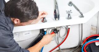 Установка смесителя для ванной в Ишимбае от Мастер24: монтаж, подключение и цены от 1014 руб